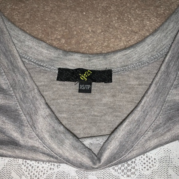 White Lace Skull T-shirt - Picture 4 of 4